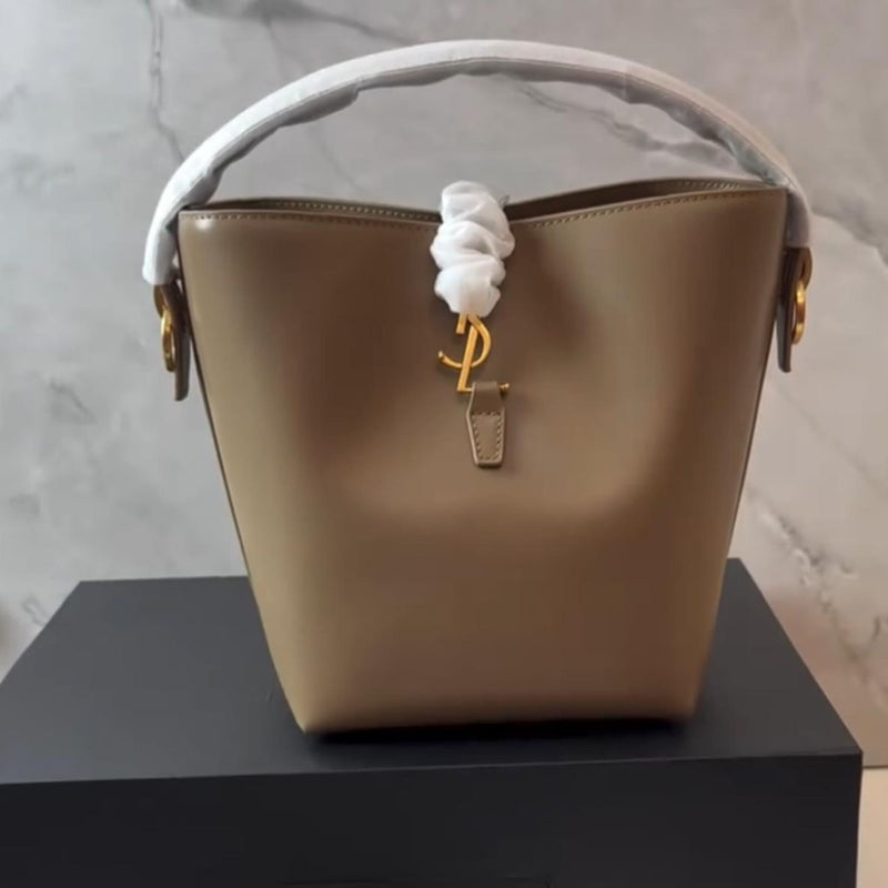BOLSA FEMININA CHARME LOUIS – MODELO MONOGRAM DELUXE